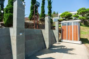 Foto dalla galleria di Urbanview Resort Adang Zecky Cisarua Puncak by RedDoorz a Sampal 2