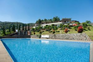 Bazén v ubytování Urbanview Resort Adang Zecky Cisarua Puncak by RedDoorz nebo v jeho okolí