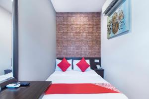 Кровать или кровати в номере OYO 876 Hotel Sanctuary