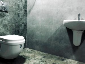 Koupelna v ubytování Garuda Suites