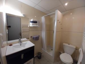Bagno di Hôtel L'Oustalet