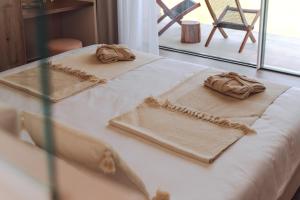 Postel nebo postele na pokoji v ubytování Iris Croatica K - superior apartment with shared pool, awarded BEST APARTMENT IN CROATIA 2024
