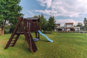 Herní místnost nebo prostor pro děti v ubytování Iris Croatica K - superior apartment with shared pool, awarded BEST APARTMENT IN CROATIA 2024
