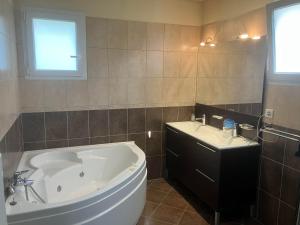 Afbeelding uit fotogalerij van Villa familiale à Sète in Sète