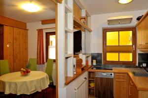 Kuchyňa alebo kuchynka v ubytovaní Apartmenthaus Sonnenhang