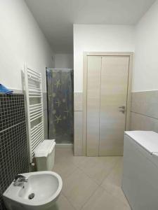 Ένα μπάνιο στο ACQUAMARINA Appartamento nuovo sul mare