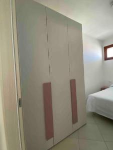 Ένα ή περισσότερα κρεβάτια σε δωμάτιο στο ACQUAMARINA Appartamento nuovo sul mare