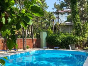 Bazén v ubytování Lignano Pineta Apartment with pool nebo v jeho okolí