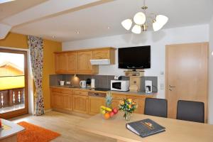 Kuchyňa alebo kuchynka v ubytovaní Apartmenthaus Sonnenhang