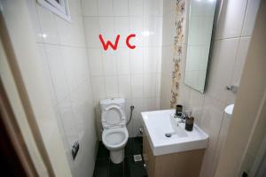 A bathroom at Harmony Apartment Kavala