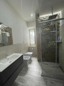 Bagno di LEO APPARTAMENTI con vista panoramica