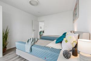 a bedroom with two beds with blue pillows at Blue Heaven in Olpenitz