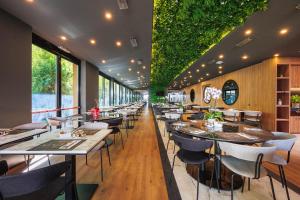 Reštaurácia alebo iné gastronomické zariadenie v ubytovaní JR Hotels Bologna Amadeus