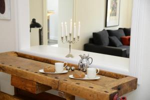 a coffee table with two cups and two muffins on top at Gesine in Flensburg