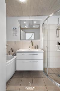 Et badeværelse på Ferienhaus Lagunenblick 38 Marina Wendtorf