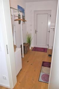 a hallway with a door leading into a room at Apartment Sterntaucher in Olpenitz