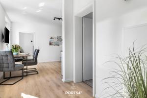 a mirror in a room with a table and chairs at Strandleben Gelting in Gelting +15 photos