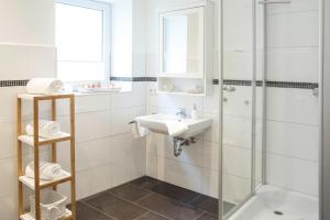 a bathroom with a sink and a shower at Biberburg in Flensburg