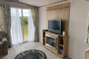 TV a/nebo společenská místnost v ubytování Silver sands holiday park