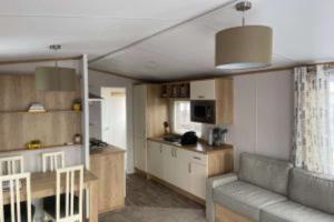Kuchyň nebo kuchyňský kout v ubytování Silver sands holiday park
