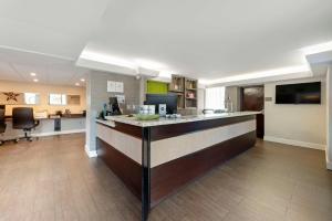 Kuchyň nebo kuchyňský kout v ubytování Best Western Plus Austin Central