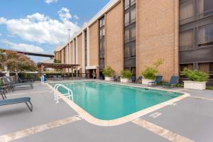 a swimming pool in front of a building at Best Western Plus Austin Central in Austin