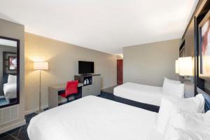 Postel nebo postele na pokoji v ubytování Best Western Plus Austin Central