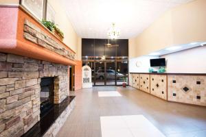 Kuchyň nebo kuchyňský kout v ubytování Travelodge by Wyndham Enid
