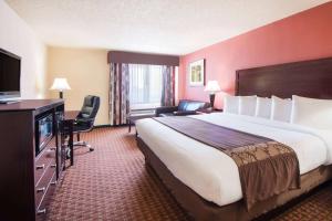 Postel nebo postele na pokoji v ubytování Travelodge by Wyndham Enid