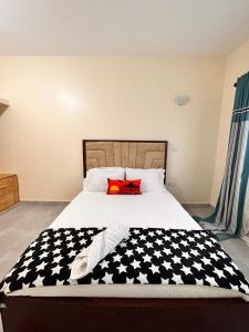 Una cama o camas en una habitación de Shawell Homes