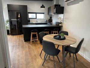 a kitchen and a table and chairs in a kitchen at CBD Elizabeth St Modern Townhouse - Secure Parking in Launceston