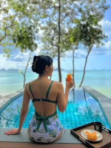 Nápoje v ubytování Touch Glamping Koh Yao Noi ทัช แกรมปิ้ง เกาะยาวน้อย