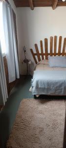 a bedroom with a bed and a rug and a window at Apartamento Cerrito in San Rafael