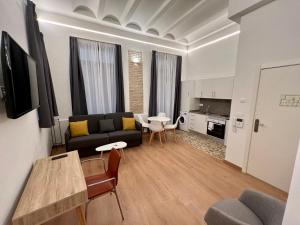 a living room with a couch and a table at Old Town Flats Casa Burguerini in Valencia