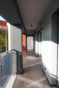 an empty hallway of a building with glassdoors and a corridor at Apartamenty Szkolna in Żnin