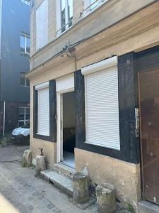 a building with two windows on the side of it at le petit saint-amand in Rouen