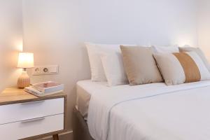 Voodi või voodid majutusasutuse Phaedrus Living: Luxury Flat Panormou toas