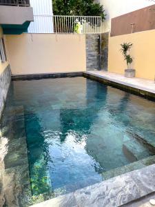 Swimming pool sa o malapit sa Hôtel Select - Réunion