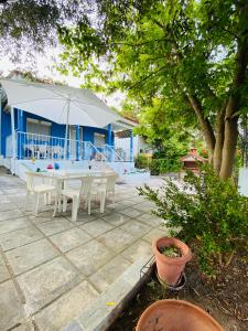 a patio with a table with an umbrella at Koker's Place in Thessaloniki