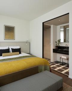 a bedroom with a large bed and a bathroom at Morgan & Mees Rotterdam in Rotterdam