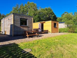 a small cabin with a picnic table in a yard at The Posh Bothy Spean Bridge in Fort William