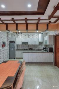 Η κουζίνα ή μικρή κουζίνα στο CHEZ AZIZ Holiday apartment