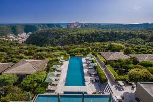 Bazén v ubytování Hôtel & Spa Version Maquis Citadelle nebo v jeho okolí