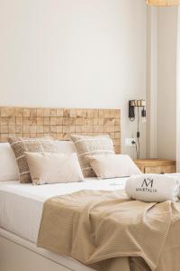 Łóżko lub łóżka w pokoju w obiekcie Apartamentos Martalia Áticos Deluxe