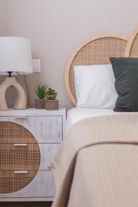 Łóżko lub łóżka w pokoju w obiekcie Apartamentos Martalia Áticos Deluxe