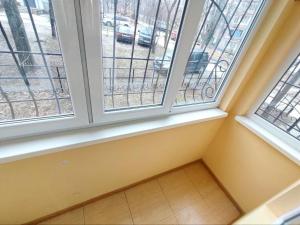 an empty room with two windows and a tiled floor at Apartament str Grenoble in Chişinău