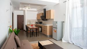 Kuchyň nebo kuchyňský kout v ubytování 5 Star Exclusive Beach Apartment in Kilifi County