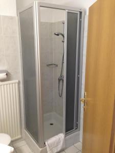 Ένα μπάνιο στο Hotel zum Kastell