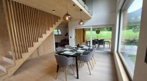 a dining room with a table and chairs at Bergliebe Rabenstein in Scheffau am Tennengebirge