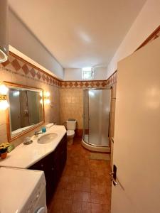 Koupelna v ubytování Yellow House Oropos